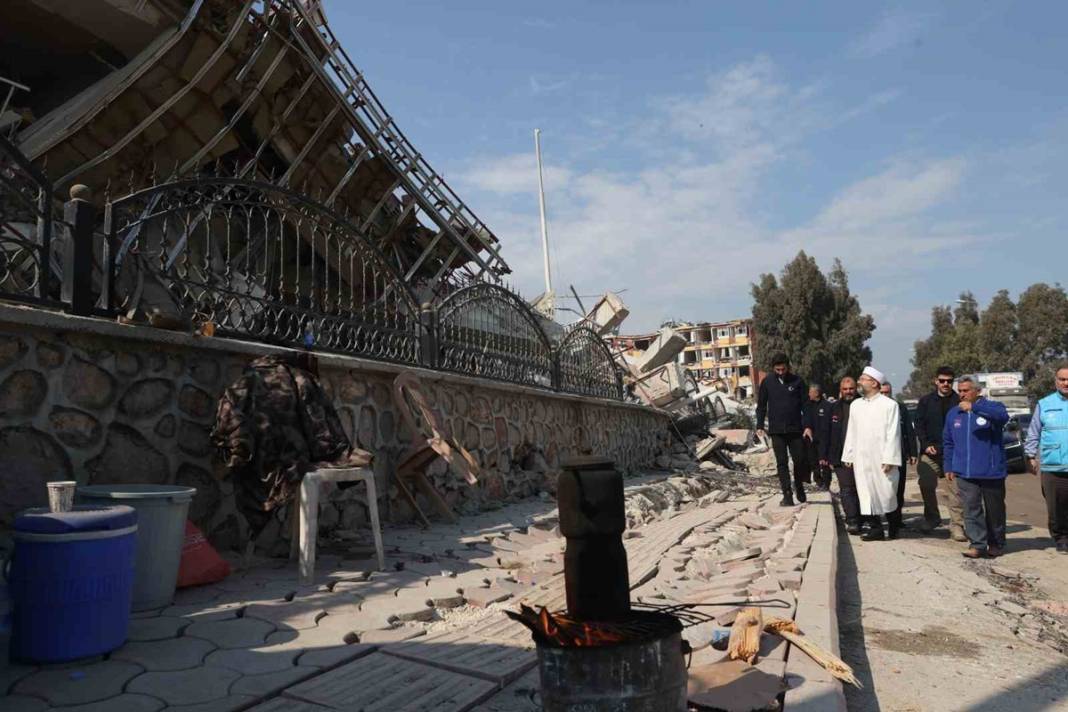 Önünden geçerken gözyaşlarını tutamıyorlar! Hatay'da sağlam kültürel yapı neredeyse kalmadı 6